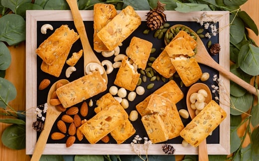 9-9 【年内配送12月8日入金まで】紋別銘菓「ガリンコ号」　10枚入 within2025