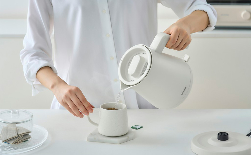 電気ケトルIBKT-800-Wオフホワイト アイリスオーヤマ 