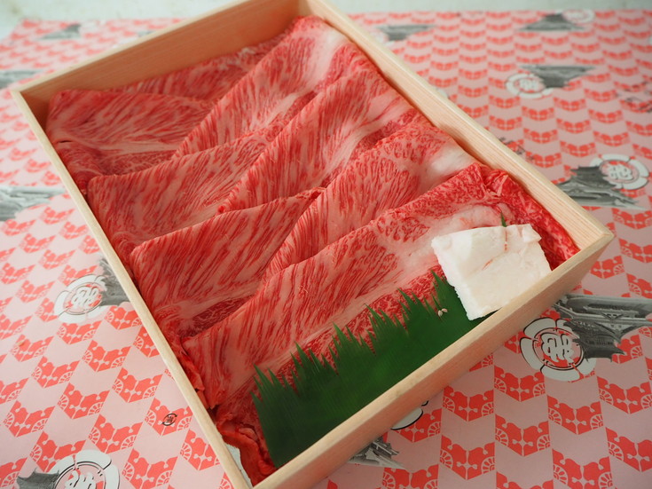 【4等級以上】【近江牛　肩ロース】すき焼・しゃぶしゃぶ用【500ｇ】【BI01W】