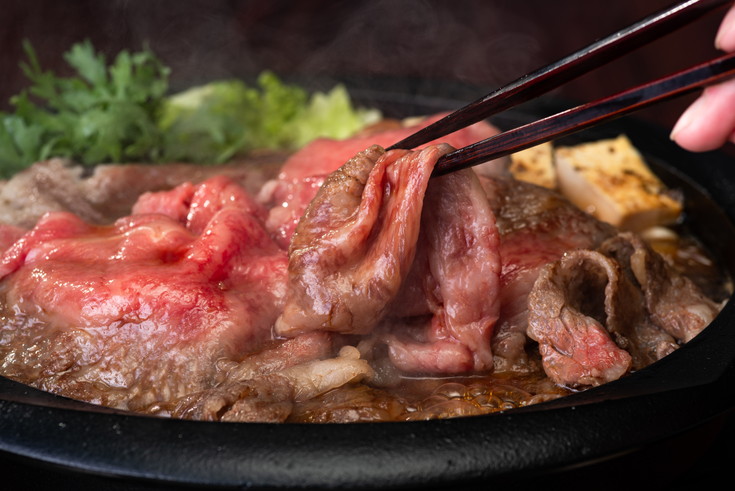 【4等級以上】【近江牛　肩ロース】すき焼・しゃぶしゃぶ用【500ｇ】【BI01W】