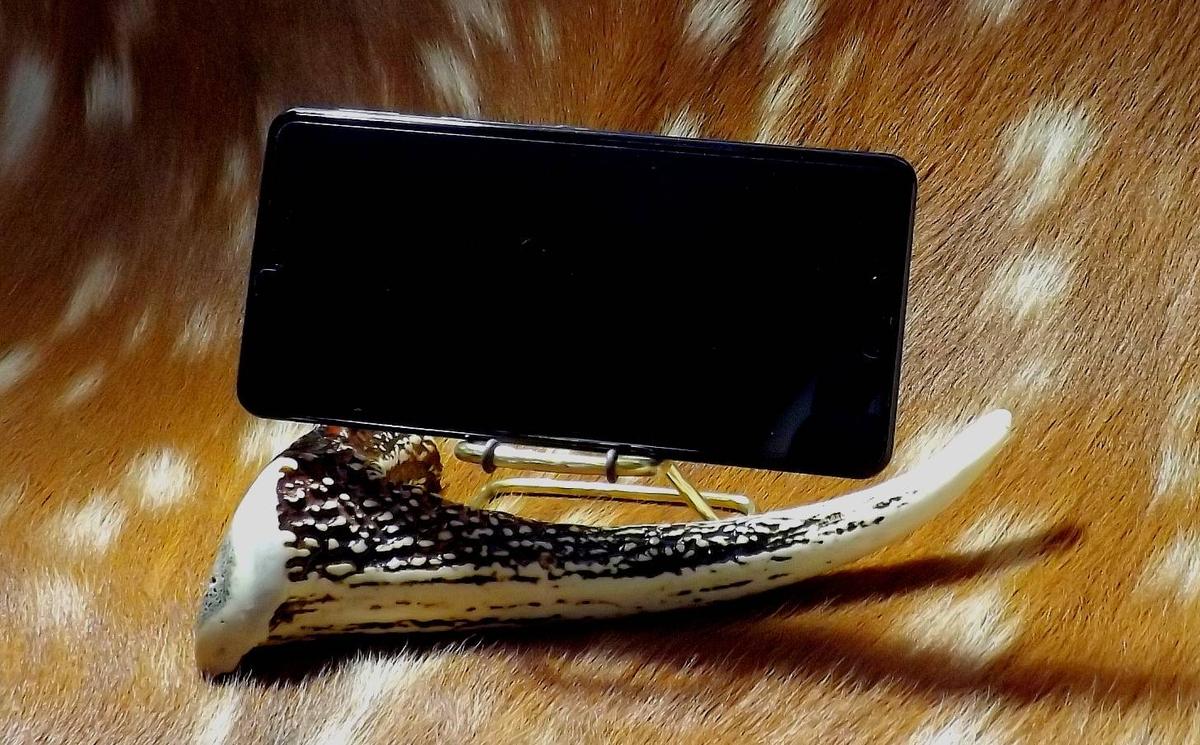 150-45 蝦夷鹿角スマホスタンド【鹿角クラフト】