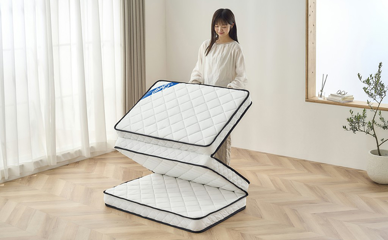 マットレス シングル 三つ折り 三つ折りポケットコイルマットレス 10ｃｍ PMTS10H-3S ホワイト アイリスオーヤマ 折りたたみ ポケットコイル コンパクト 軽量 お手入れ 簡単 折り畳み 10センチ 敷布団 一人暮らし