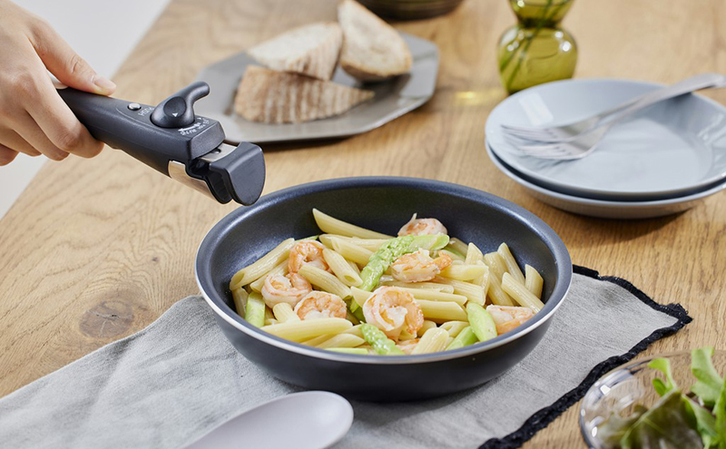 フライパン セット ih アイリスオーヤマ 鍋 12点セット NTF-SEI12 ブラックメタリック 取っ手が外せるフライパン なべ IH対応 ガス火 ダイヤモンドコーティング 調理器具 調理用品 家電 新生活