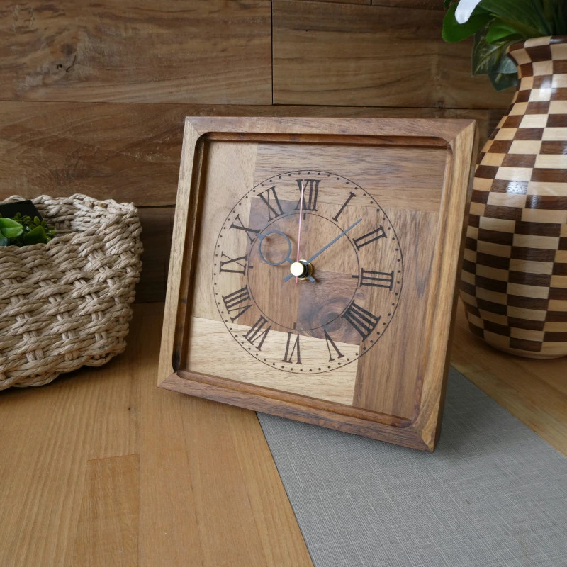 天然木チーク材の時計（掛け・置き兼用）［106K02] / 愛知県小牧市