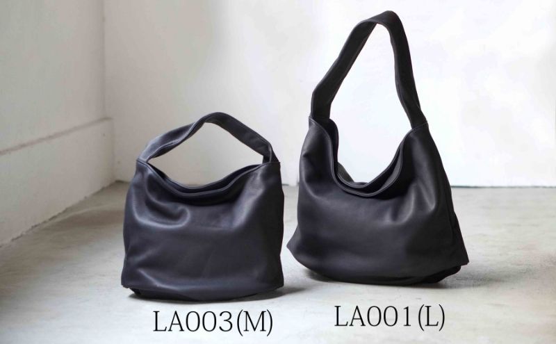 シルキータッチしっとりレザー 軽く柔らかい袋ハンドバッグ・ＬＵＡ(ＬＡ００3)＃墨黒 バッグ 牛革 レザー 革製品 天然素材 軽量 日本製 ブラック カジュアル 墨田区 東京
