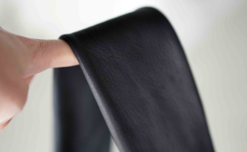 シルキータッチしっとりレザー軽く柔らかい袋2WAYトートバッグ・ＬＵＡ(ＬＡ004)＃墨黒 PC収納可 バッグ 牛革 レザー 革製品 天然素材 軽量 日本製 ブラック カジュアル 墨田区 東京