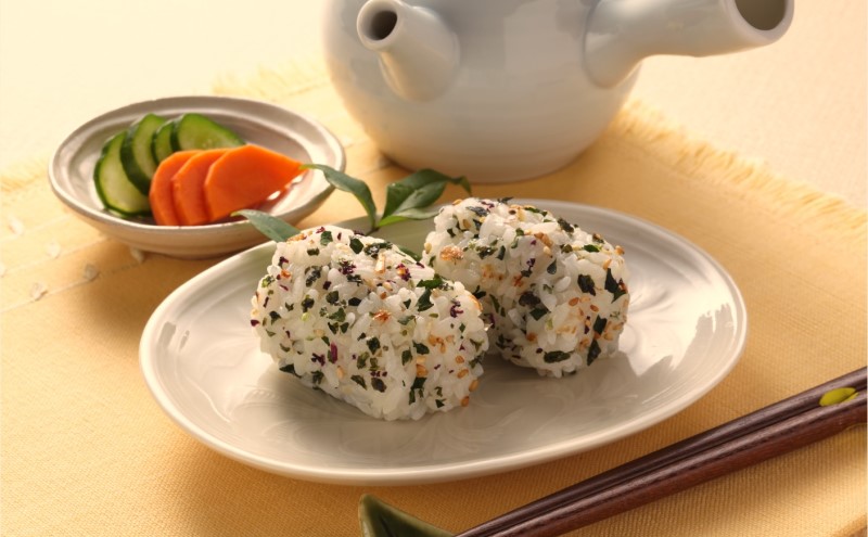 八女茶ふりかけ 個包装 100食分(10食入×10袋) 井口食品 いのくち 便利 お茶 弁当 おにぎり 有明 海苔 茶葉 茶 ご飯のお供 調味料 袋 小分け 化学調味料無添加 博多 九州 福岡県 大刀洗町 送料無料