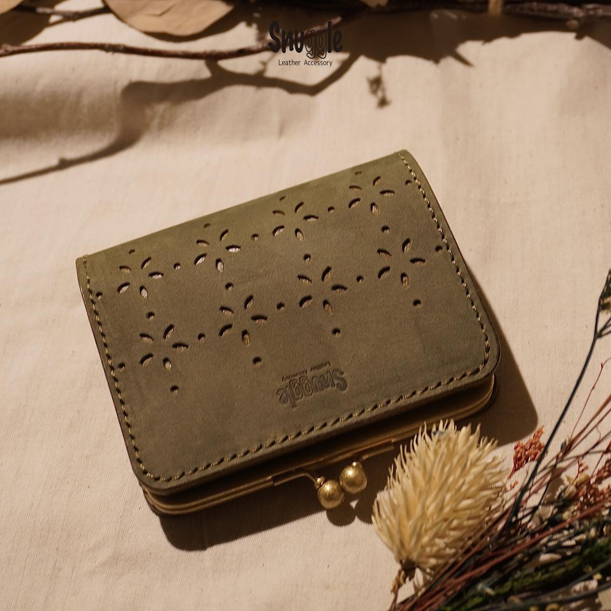 【4色展開】がま口ショートウォレット　カットアウト　革小物　ハンドメイド　手縫い　一点物　財布　スナッグルレザー