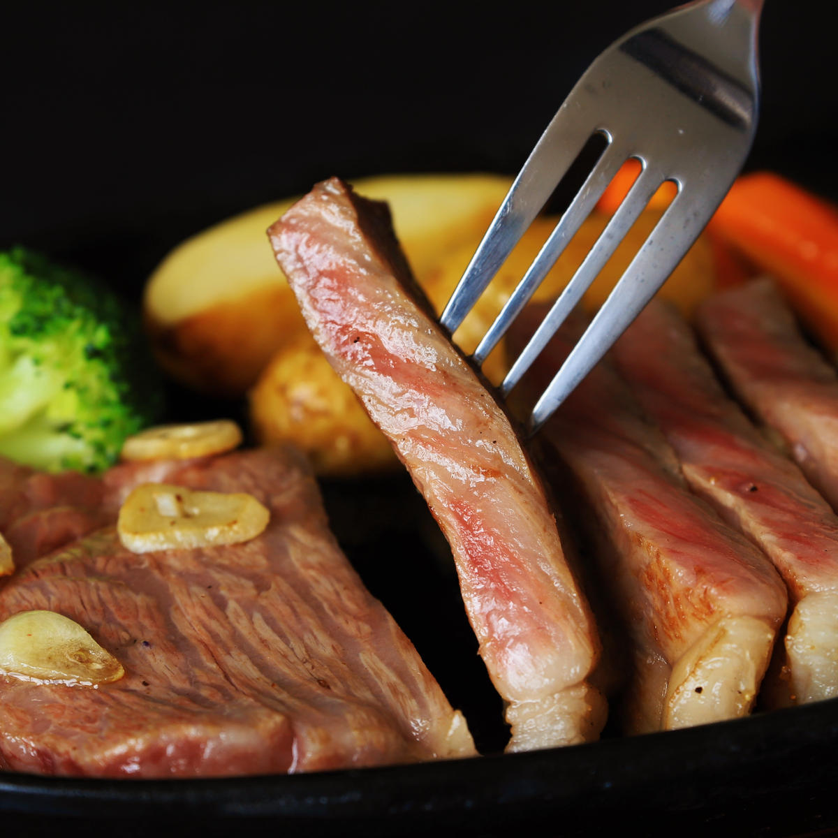 【最短7営業日発送】【神戸ビーフ素牛】特選 黒田庄和牛サーロインステーキ（165g×2枚）≪冷蔵≫（30-10）