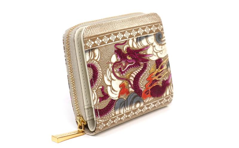 【文庫屋大関】二つ折りファスナーミニ財布 龍＜ワイン＞【皮革工芸品】財布 二つ折り 小物 お札 カード 小銭 コンパクト 牛革 手作り 日本製 墨田区 東京都