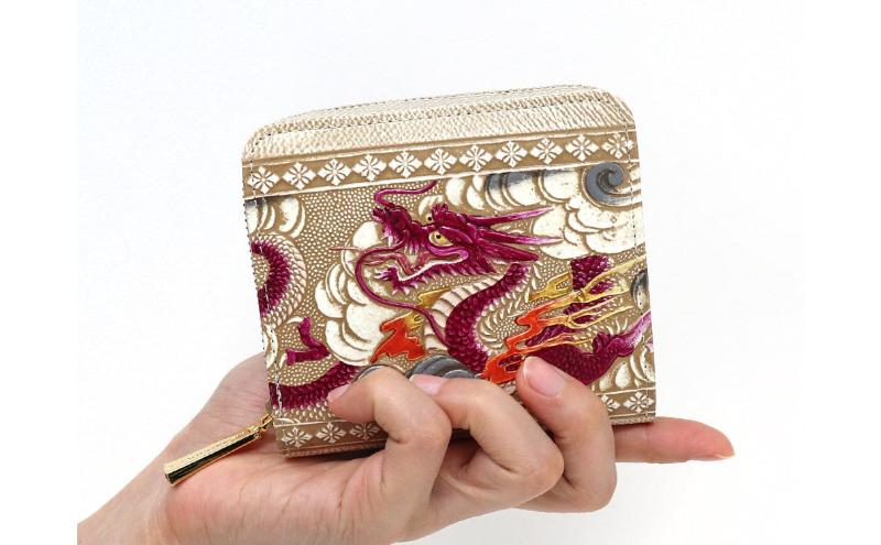 【文庫屋大関】二つ折りファスナーミニ財布 龍＜ワイン＞【皮革工芸品】財布 二つ折り 小物 お札 カード 小銭 コンパクト 牛革 手作り 日本製 墨田区 東京都