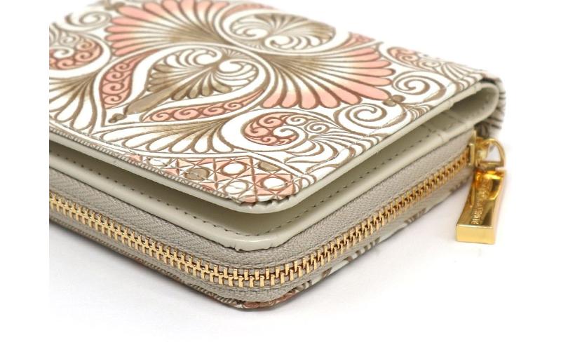 【文庫屋大関】二つ折りファスナーミニ財布 ロカイユ＜ベビーピンク＞【皮革工芸品】財布 二つ折り 小物 お札 カード 小銭 コンパクト 牛革 手作り 日本製 墨田区 東京都