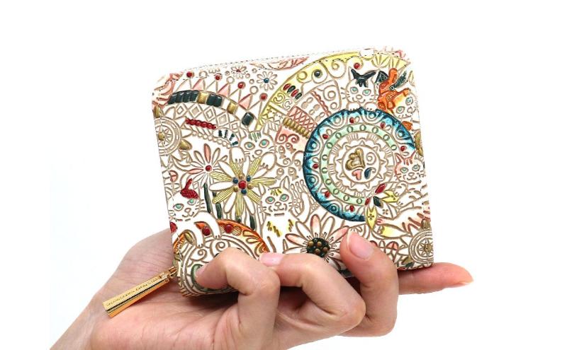 【文庫屋大関】二つ折りファスナーミニ財布 かくれんぼ猫【皮革工芸品】財布 二つ折り 小物 お札 カード 小銭 コンパクト 牛革 手作り 日本製 墨田区 東京都