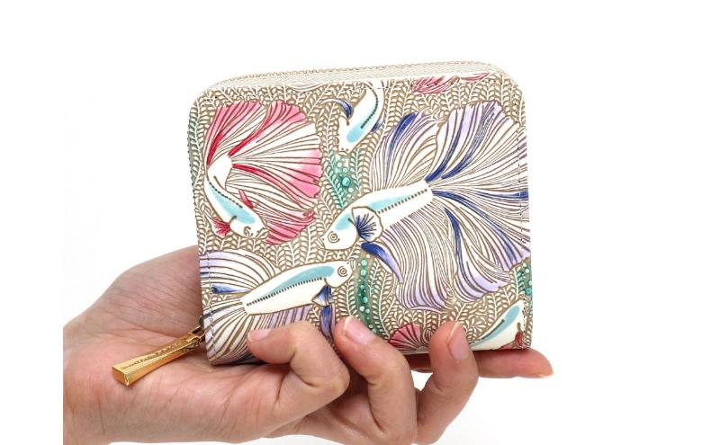 【文庫屋大関】二つ折りファスナーミニ財布 ラビリンスフィッシュ＜パープル＞【皮革工芸品】財布 二つ折り 小物 お札 カード 小銭 コンパクト 牛革 手作り 日本製 墨田区 東京都