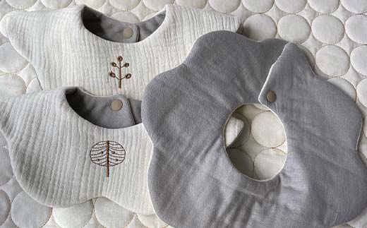 るー　もくもくスタイ　ハンドメイド 手作り もくもくスタイ 1枚 綿100% ガーゼ生地 よだれかけ 雲 花