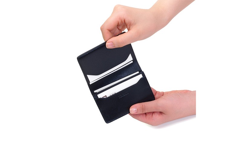 マルチ名刺入れ ブラスコット 黒 財布 さいふ 革 革製品 レザー 牛革 ギフト プレゼント おしゃれ ロング ウォレット シンプル ファッション 北海道 赤平 いたがき