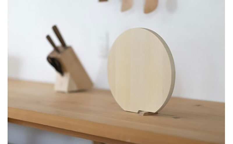 青森ひばの丸まな板 スタンド付き S 木製 青森ひば 青森ヒバ 木工品 卓上 国産 キッチン用品 調理器具 アウトドア キャンプ カットボード カッティングボード 梅沢木材工芸社