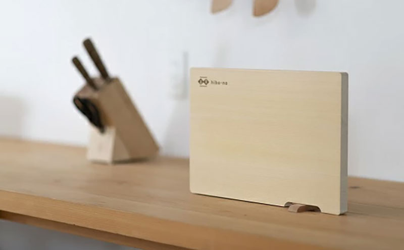 青森ひばの軽量まな板 スタンド付き L 木製 青森ひば 青森ヒバ 木工品 卓上 国産 キッチン用品 調理器具 アウトドア キャンプ カットボード カッティングボード 梅沢木材工芸社