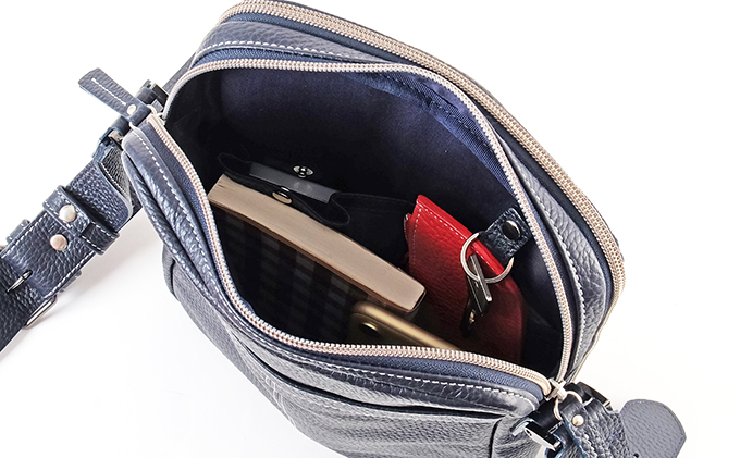 牛革　ショルダーバック縦型　紺