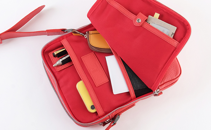 牛革　ショルダーバック縦型　赤