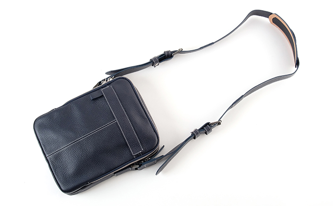牛革　ショルダーバック縦型　紺