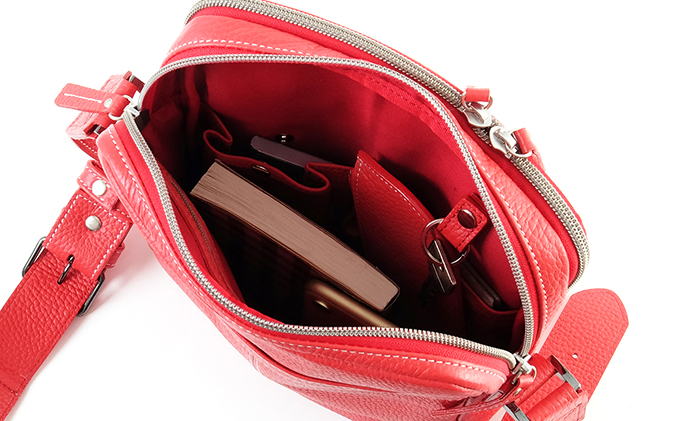 牛革　ショルダーバック縦型　赤