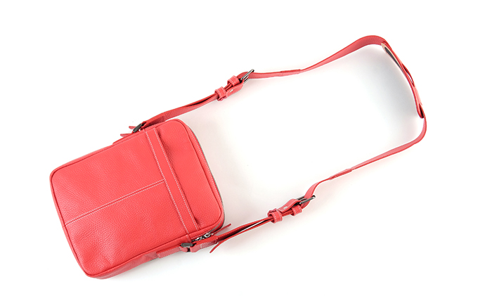 牛革　ショルダーバック縦型　赤