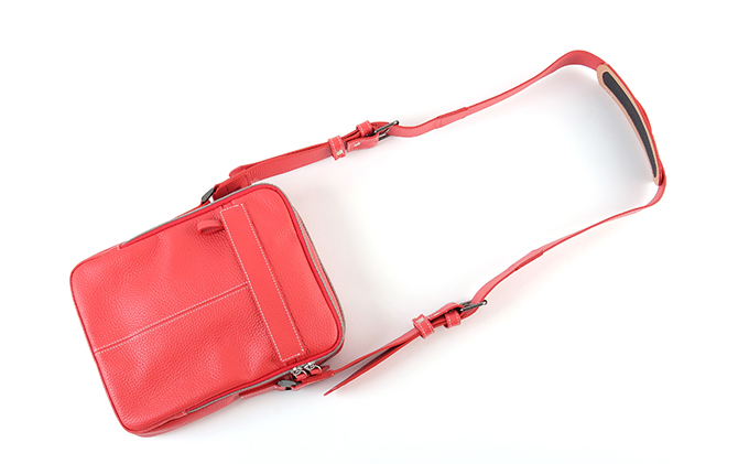 牛革　ショルダーバック縦型　赤