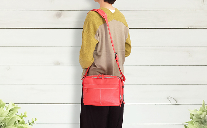 牛革　ショルダーバック横型　赤