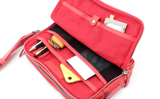 牛革　ショルダーバック横型　赤