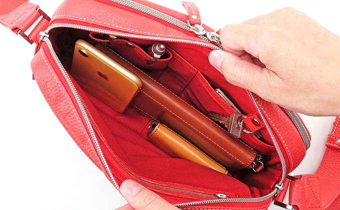 牛革　ショルダーバック横型　赤