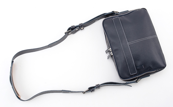 牛革　ショルダーバック横型　紺