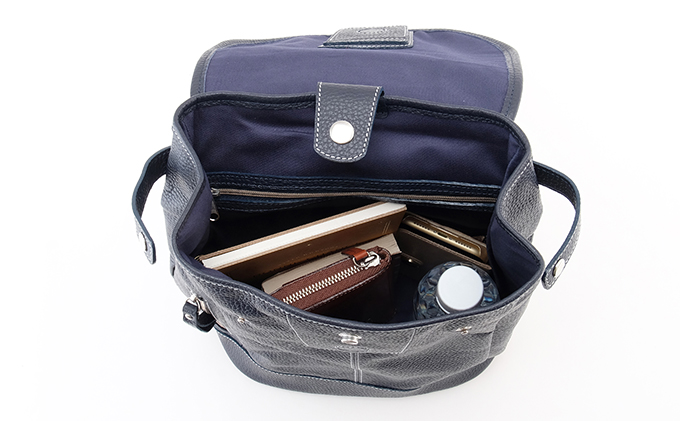 牛革　レディースリュック　紺