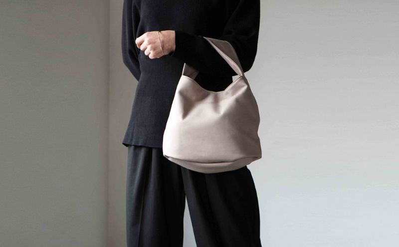 シルキータッチしっとりレザー 軽く柔らかい袋タイプ・ＬＵＡ(ＬＡ００３)＃ペールトープ バッグ ショルダーバッグ レザー 革製品 牛革 日本製  軽量 墨田区 東京