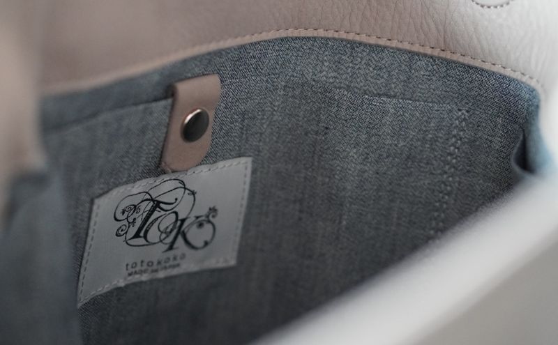 シルキータッチしっとりレザー 軽く柔らかい袋タイプ・ＬＵＡ(ＬＡ００３)＃ペールトープ バッグ ショルダーバッグ レザー 革製品 牛革 日本製  軽量 墨田区 東京