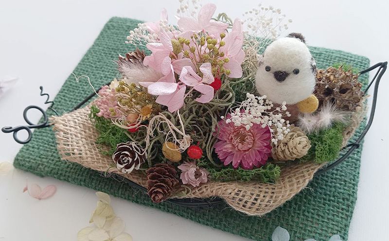 羊毛フェルトとドライフラワーのアレンジメントキット（シマエナガ）【 手芸 手作り アレンジメント フェルト フエルト キット 工作 親子 北海道 十勝 幕別 】