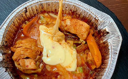 バラエティセット（チーズタッカルビ、アヒージョ、旨辛もつ煮 各2袋）絶品 おかず 濃厚 香ばしい 本格 温めるだけ 簡単 本格的 ご飯 お酒 ほんかく かんたん お歳暮 お中元 F6T-717