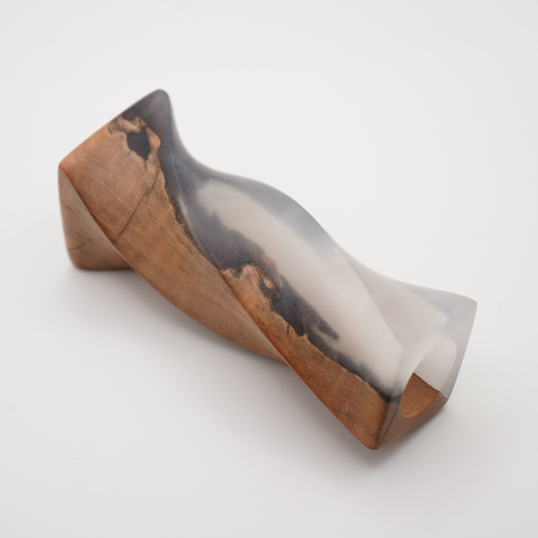 木製 一輪挿し（ガラス管付き）【白デザイン】 ｜茨城県産 大子町 花瓶 フラワーベース インテリア 一輪挿し ハンドメイド作品 レジン 白 木材(BH017)