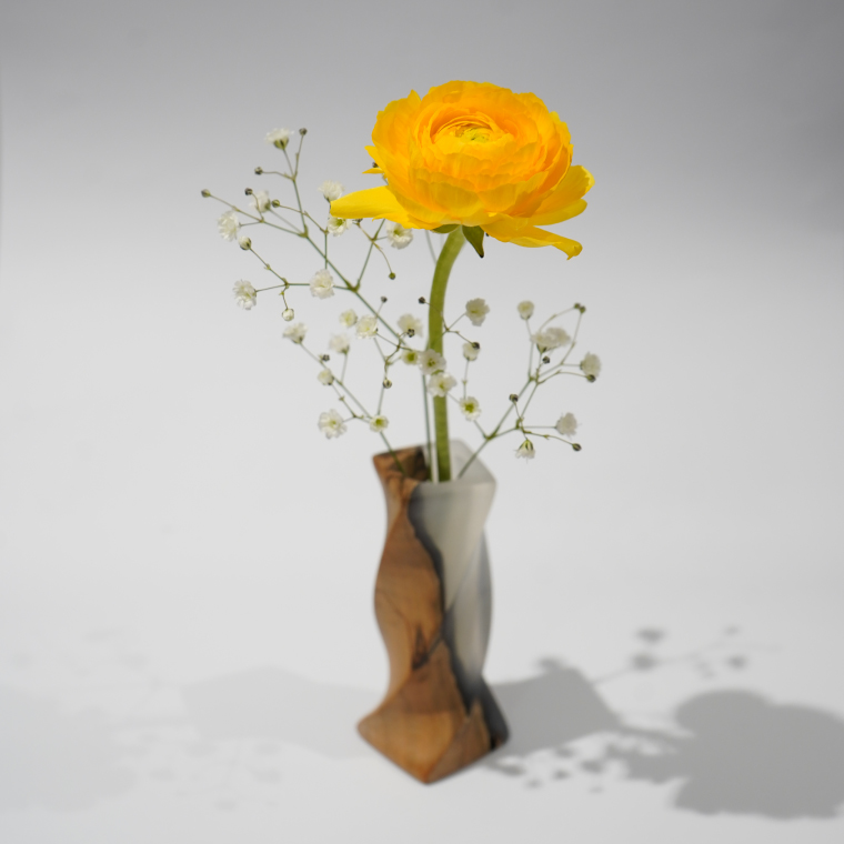 木製 一輪挿し（ガラス管付き）【白デザイン】 ｜茨城県産 大子町 花瓶 フラワーベース インテリア 一輪挿し ハンドメイド作品 レジン 白 木材(BH017)