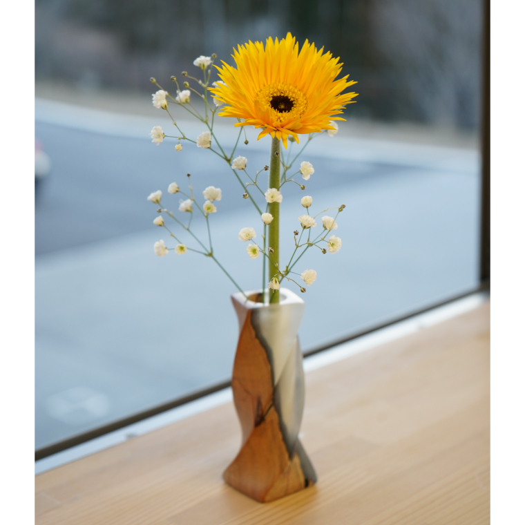 木製 一輪挿し（ガラス管付き）【白デザイン】 ｜茨城県産 大子町 花瓶 フラワーベース インテリア 一輪挿し ハンドメイド作品 レジン 白 木材(BH017)