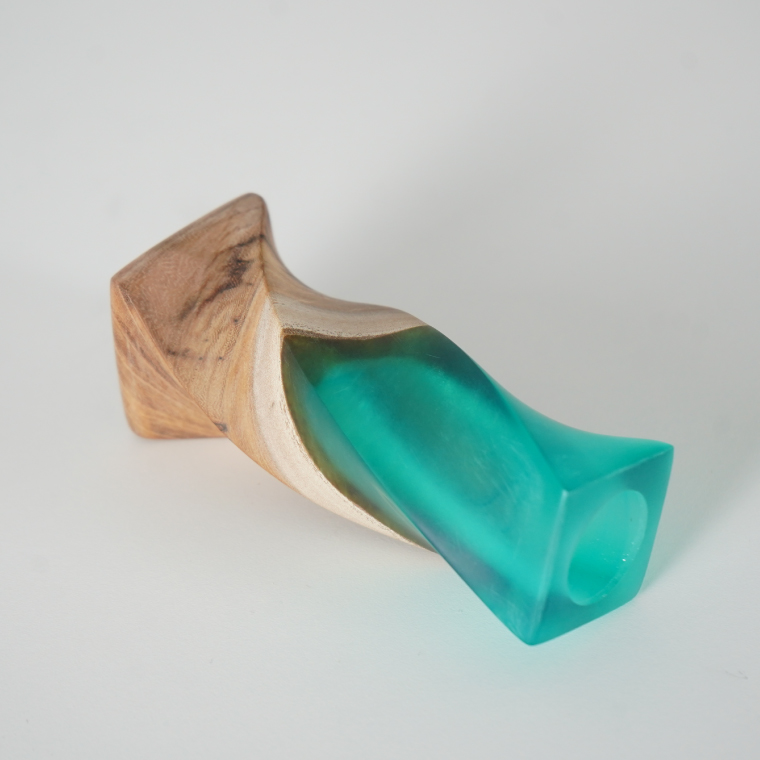 木製 一輪挿し(ガラス管付き)【緑デザイン】｜茨城県産 大子町 花瓶 フラワーベース インテリア 一輪挿し ハンドメイド作品 レジン 緑 木製 木材(BH018)