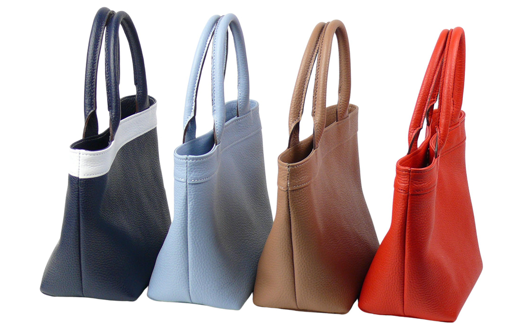 持つ人の雰囲気を引き立てる、シュリンク革製舟形トートバッグ　(ベージュ）