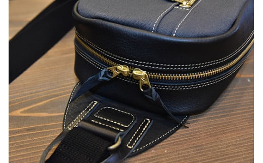 帆布と革のワンショルダーバッグ　近江牛レザー　地産帆布　アイアングレー【CC37W】