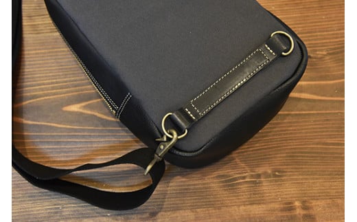 帆布と革のワンショルダーバッグ　近江牛レザー　地産帆布　アイアングレー【CC37W】