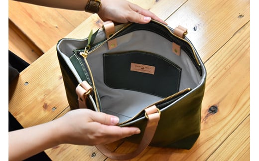 近江牛レザーを贅沢に使った　本革トートバッグ　ディープグリーン【CC38W】