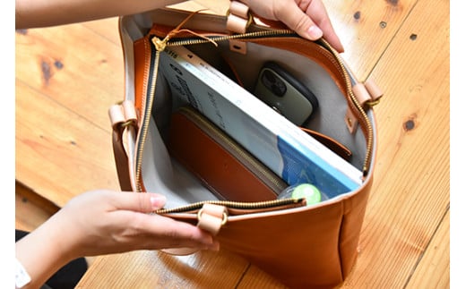 近江牛レザーを贅沢に使った　本革トートバッグ　ディープグリーン【CC38W】