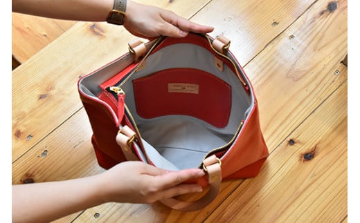 近江牛レザーを贅沢に使った　本革トートバッグ　ルビーレッド【CC39W】