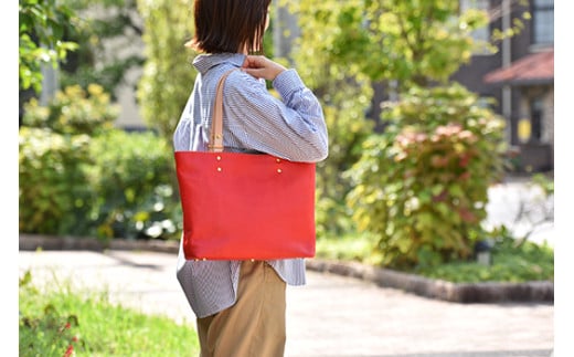 近江牛レザーを贅沢に使った　本革トートバッグ　ルビーレッド【CC39W】