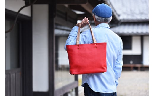 近江牛レザーを贅沢に使った　本革トートバッグ　ルビーレッド【CC39W】