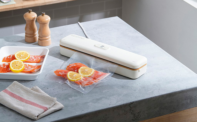 真空保存フードシーラースリム VPF-S50 ホワイト キッチン用品 調理家電 アイリスオーヤマ 真空パック機 真空パック器 フードシーラー 真空シーラー 家庭用 真空 備蓄 米 保存 脱気 包装 梱包 酸化防止